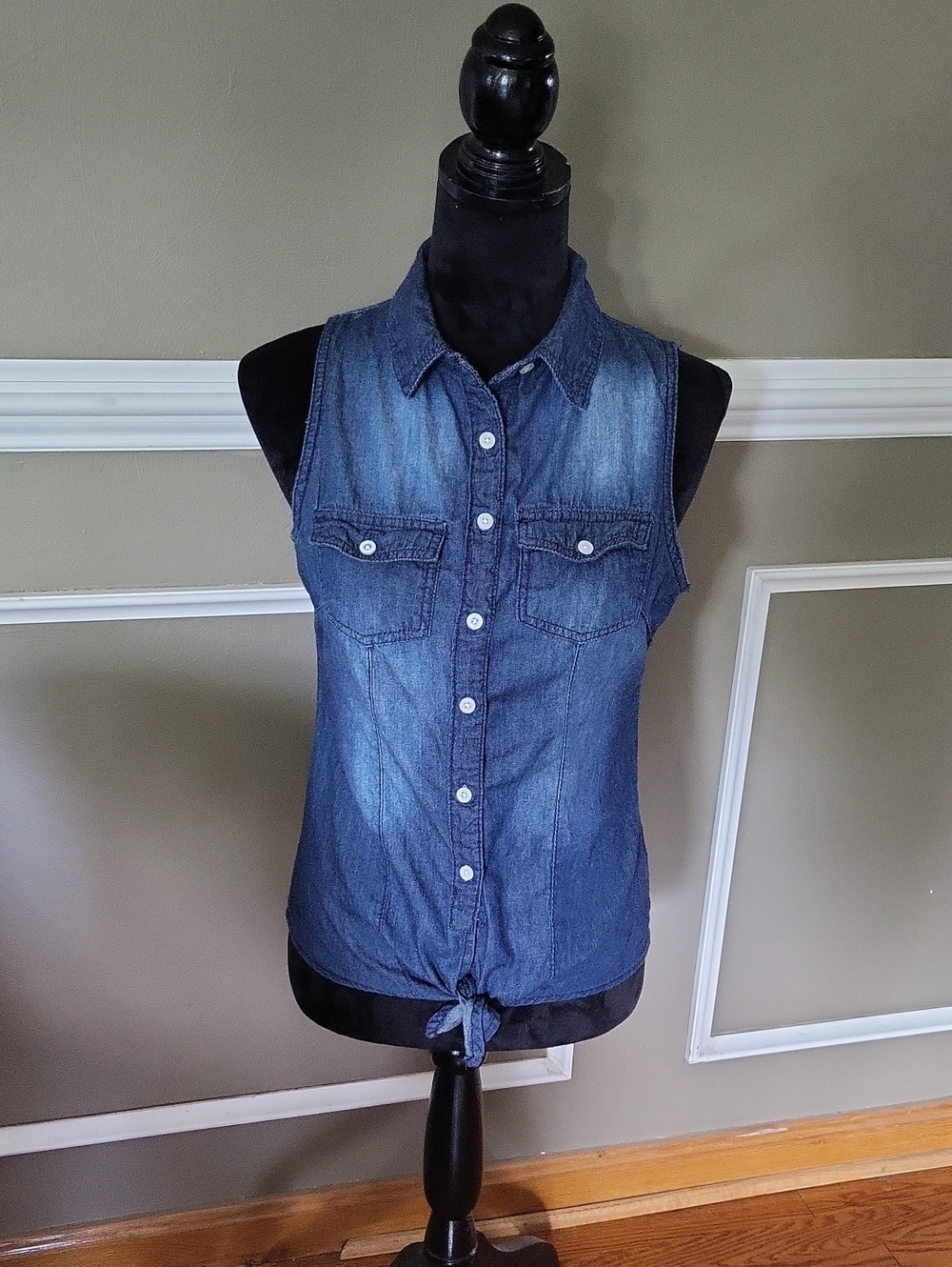 New Look Denim Sleeveless Button-Front Tie Hem Top - Blue